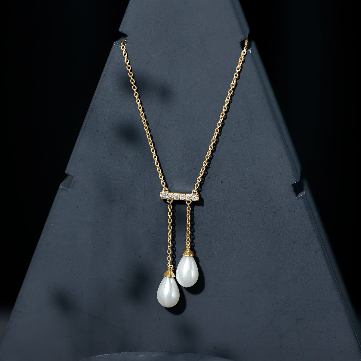 Collar Colgante con Barra de Perlas Genuinas de Agua Dulce y Diamantes con Certificado