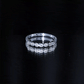 Anillo de media eternidad con diamantes redondos engastados en bisel