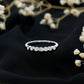 Anillo de media eternidad con diamantes redondos engastados en bisel