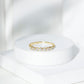 Anillo de media eternidad con diamantes redondos engastados en bisel
