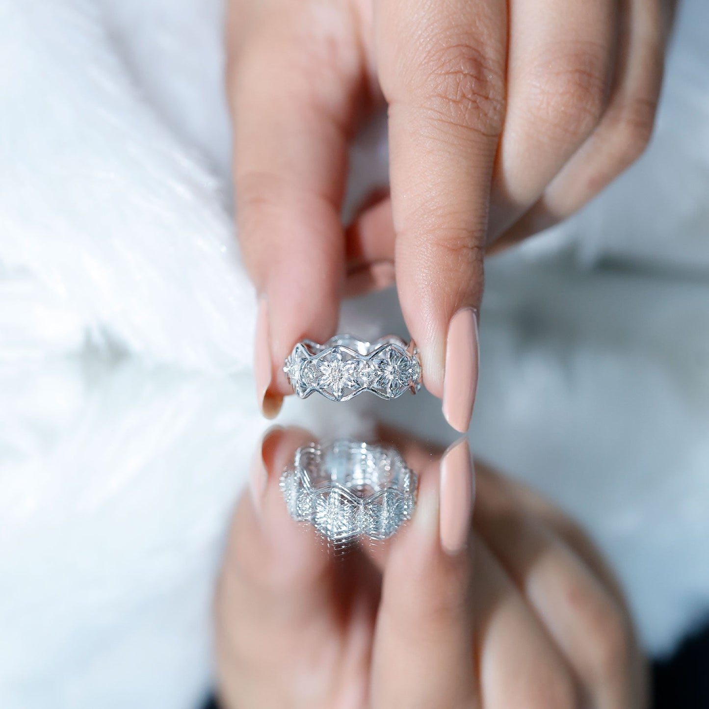 Anillo de boda con diseño floral de diamantes naturales con certificado
