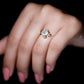 Anillo de compromiso de corazón de ópalo natural de 0,75 quilates con diamante