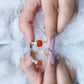 Anillo de compromiso de ópalo de fuego talla esmeralda de 1 quilate con diamantes laterales