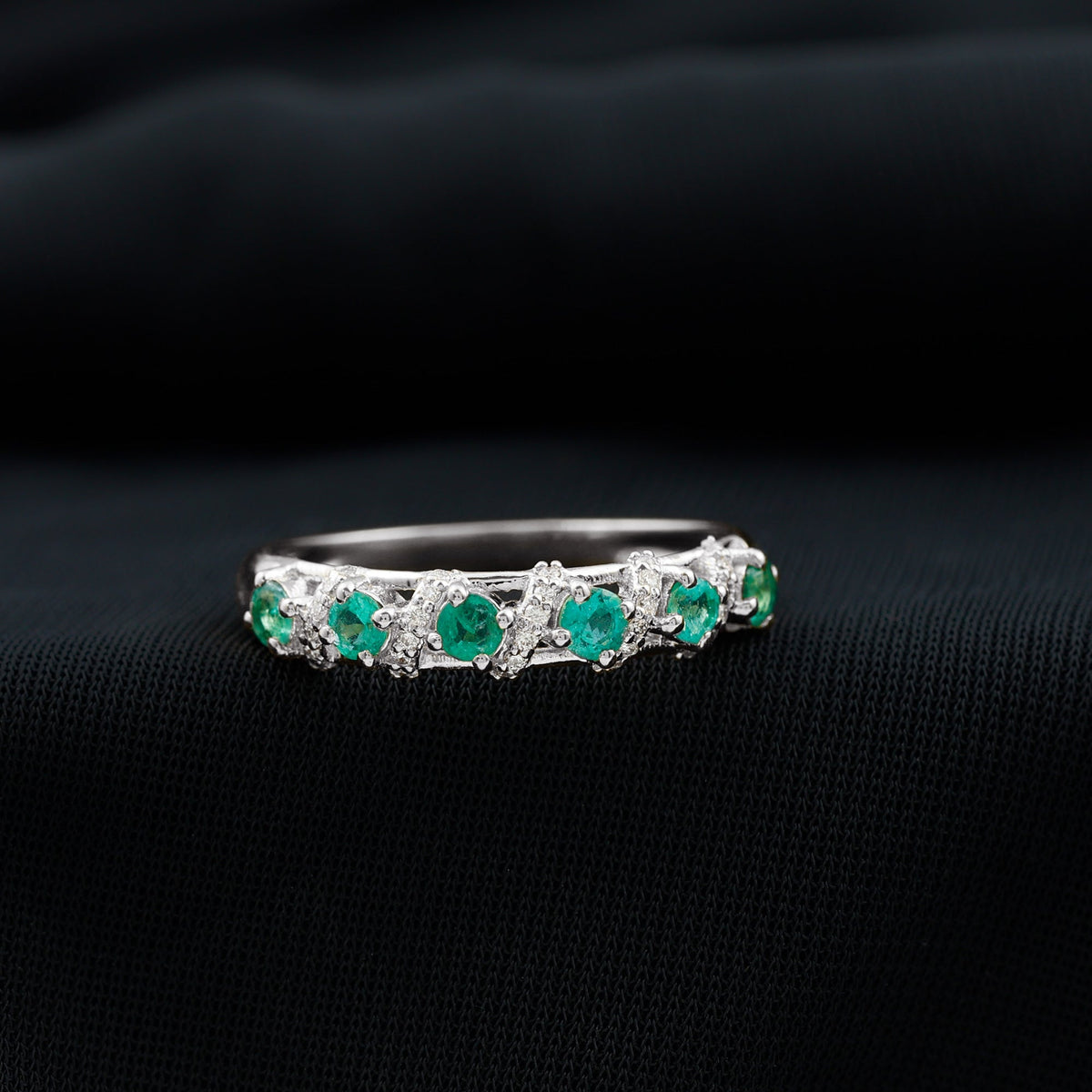 Anillo de boda de diseño para mujer con esmeraldas y diamantes