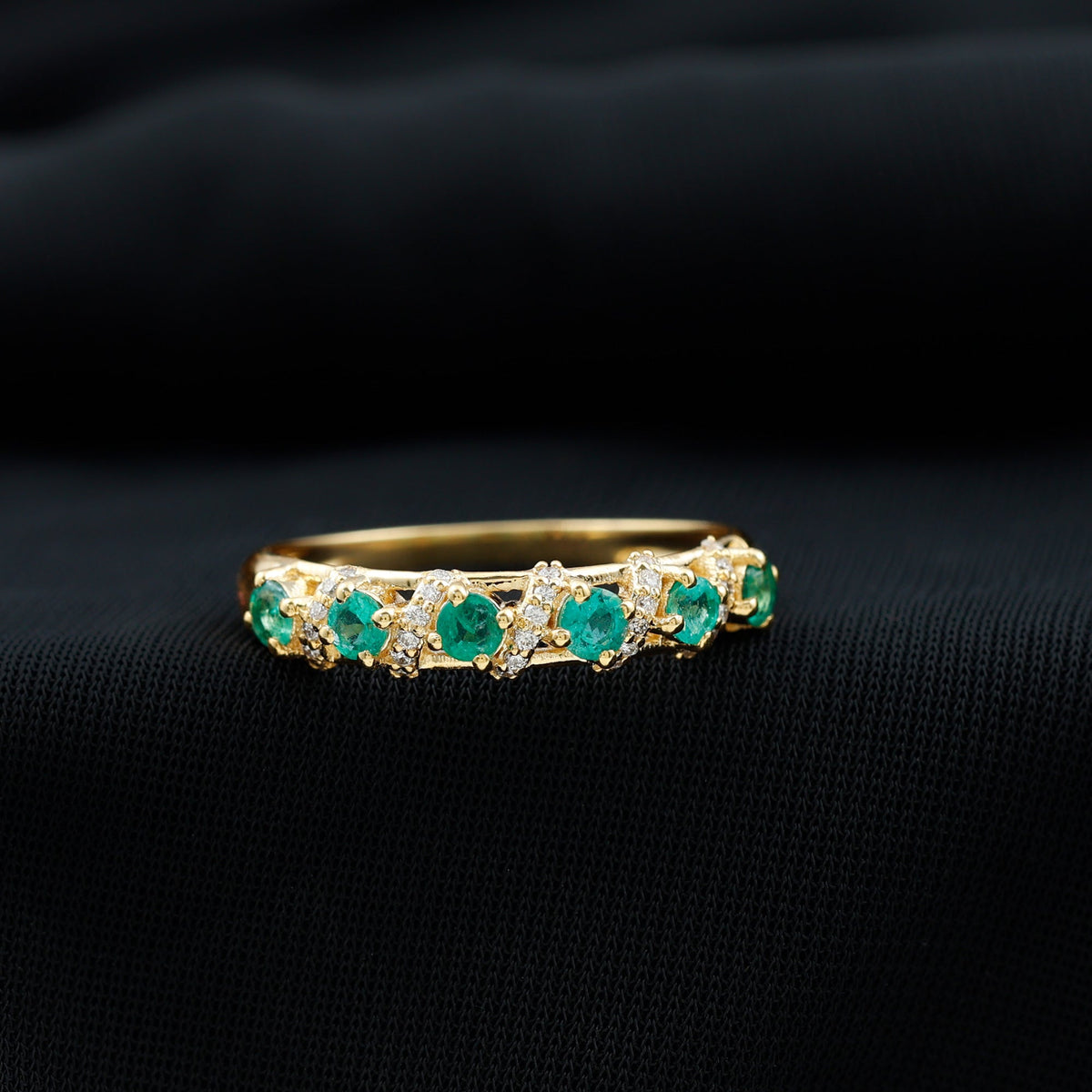 Anillo de boda de diseño para mujer con esmeraldas y diamantes