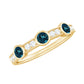 Anillo de media eternidad de topacio azul Londres engastado con bisel y diamantes