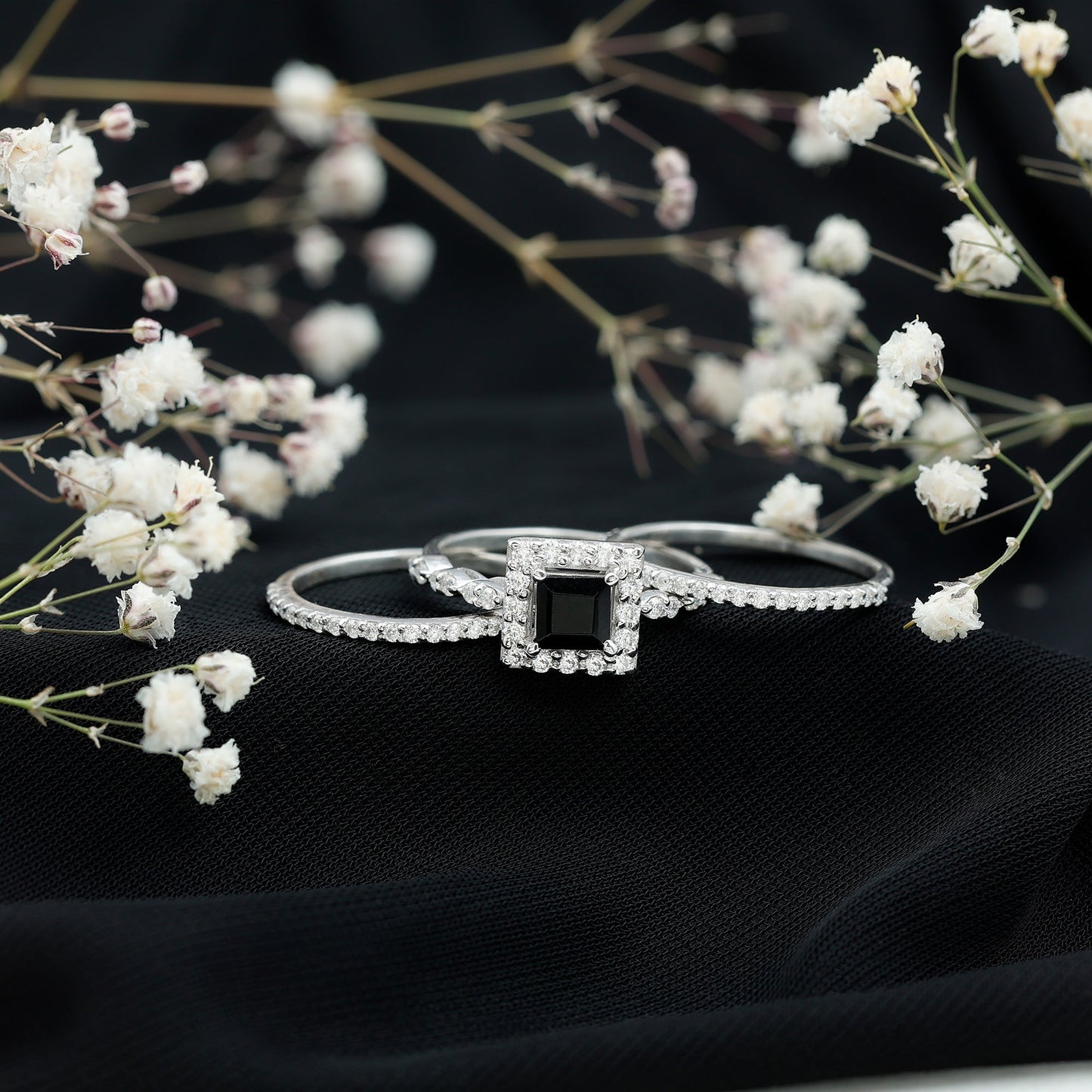 Juego de anillos de boda de ónix negro y moissanita corte princesa