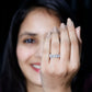 Anillo de banda de eternidad con baguette de moissanita certificada