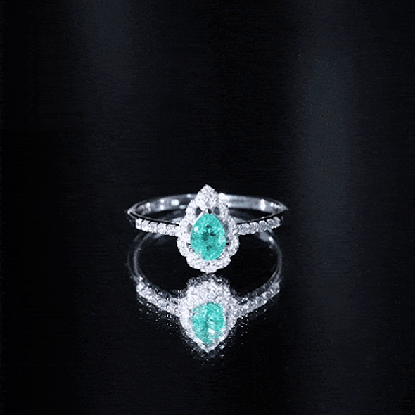 Anillo de compromiso de esmeralda talla pera con diamantes con motivos naturales