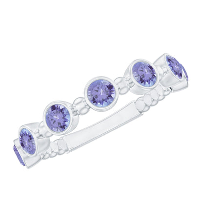 Anillo de media eternidad de tanzanita natural con engaste biselado