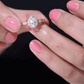 Anillo de compromiso de moissanita con forma de lágrima y vástago festoneado