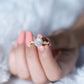 Anillo de compromiso de moissanita con forma de lágrima y vástago festoneado