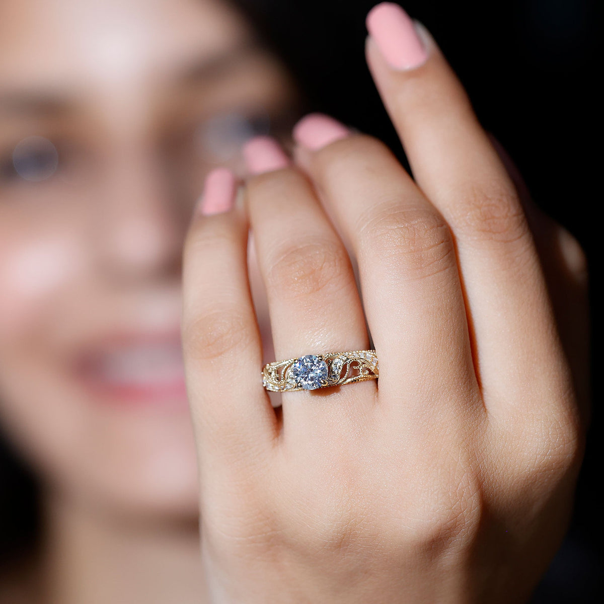 Anillo de compromiso de moissanita de 0,98 quilates de inspiración vintage para mujer