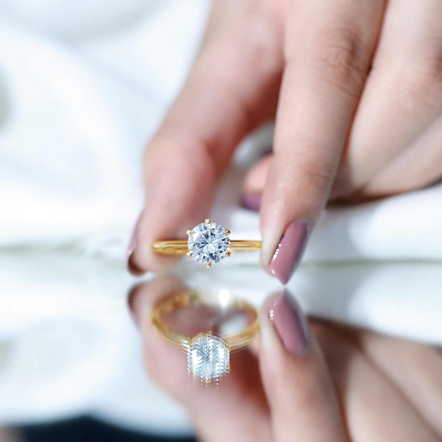 Anillo de compromiso solitario de moissanita talla brillante de 2 CT con certificado
