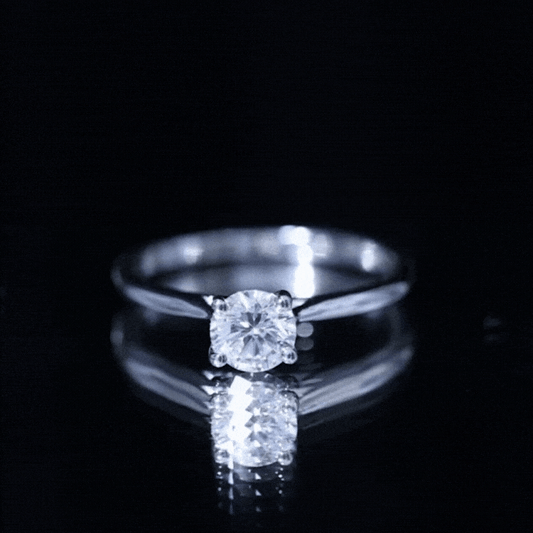 Anillo de compromiso solitario de moissanita con corte redondo para ella