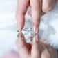 Anillo de compromiso solitario de moissanita con corte redondo para ella