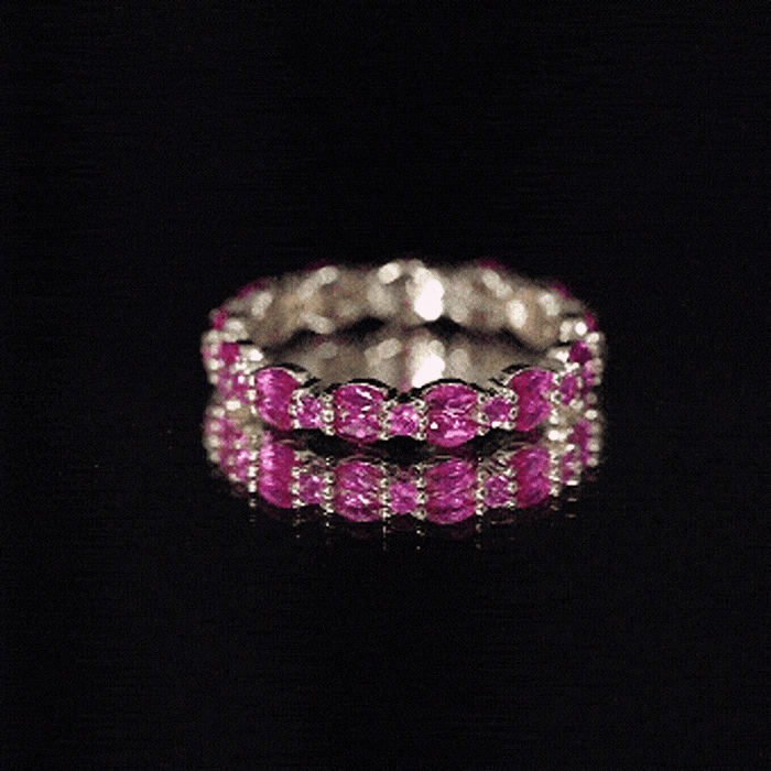 Anillo de eternidad contemporáneo con rubíes creados, tallas marquesa y redonda