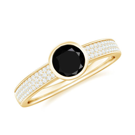 Anillo de compromiso de espinela negra natural con engaste biselado y diamantes laterales