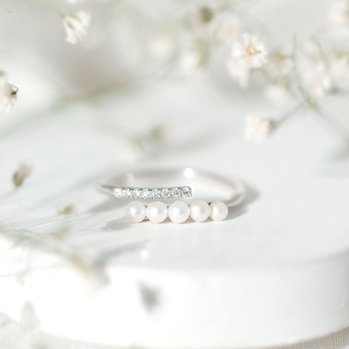 Anillo de oro con perla cultivada de agua dulce y diamantes para mujer