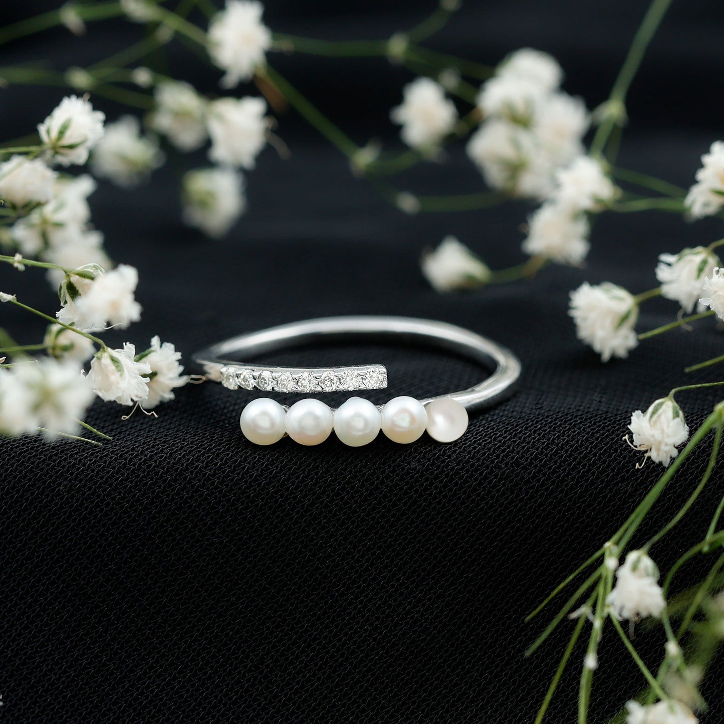 Anillo de oro con perla cultivada de agua dulce y diamantes para mujer