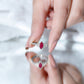 Anillo de compromiso de marquesa de rubí de 0,75 quilates de estilo vintage con trío de diamantes