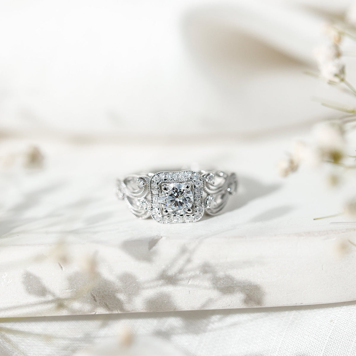Anillo de compromiso art déco de moissanita certificada para mujer