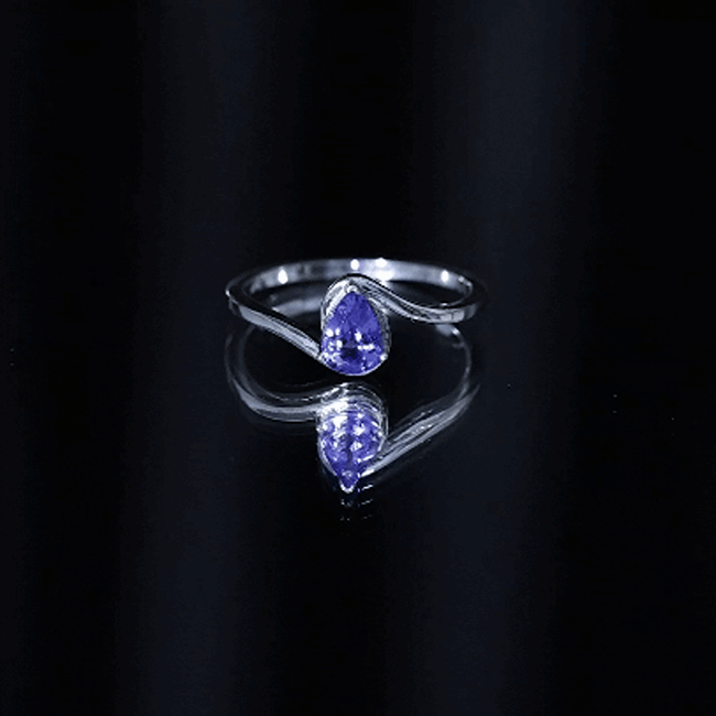 Anillo de compromiso solitario de tanzanita natural con vástago de derivación