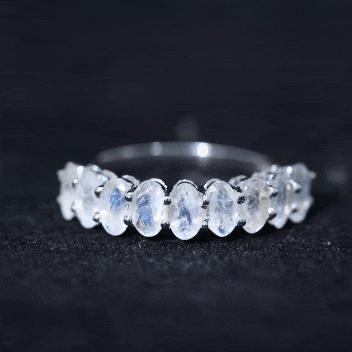 Anillo de Boda de Media Alianza de Piedra Lunar de Talla Ovalada