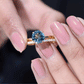 Anillo de compromiso solitario con topacio azul de Londres redondo de 2 quilates con banda de diamantes