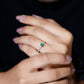 Anillo de Promesa de Diseño Genuino de Esmeralda y Diamantes