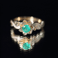 Anillo de compromiso de flor esmeralda natural con diamantes
