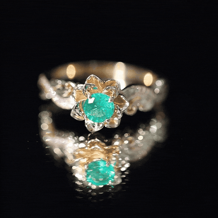 Anillo de compromiso de flor esmeralda natural con diamantes