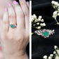 Anillo de compromiso de flor esmeralda natural con diamantes