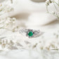 Anillo de compromiso de flor esmeralda natural con diamantes