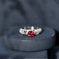 Anillo de compromiso de inspiración vintage con rubí y diamante creados en laboratorio