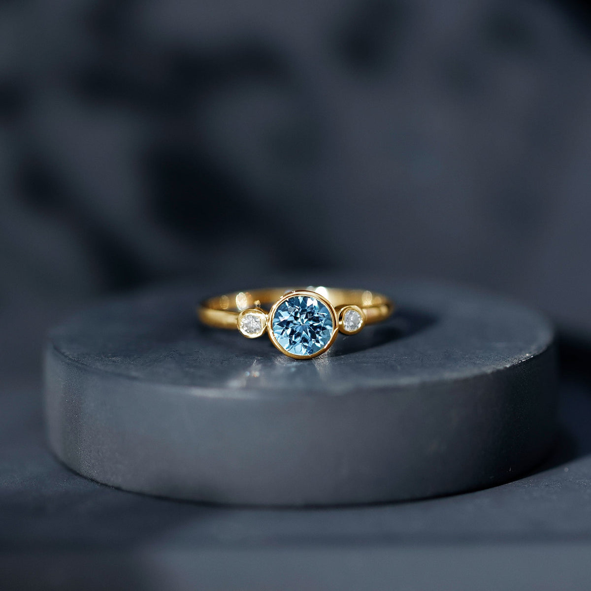 Anillo de compromiso de diamante y aguamarina auténtica con engaste biselado con certificado