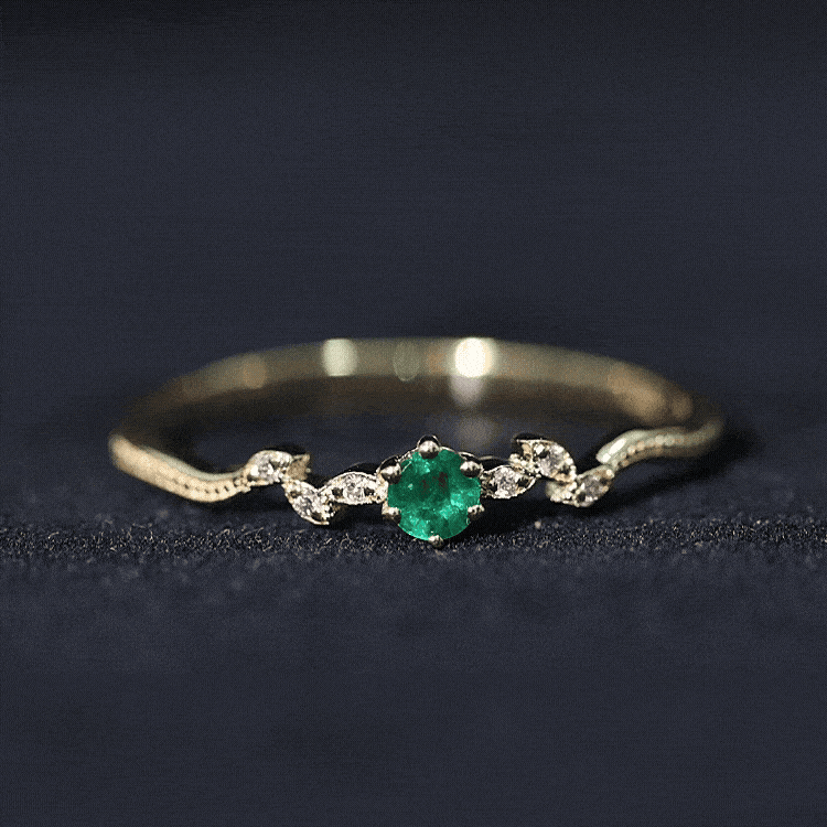 Anillo de promesa en forma de hoja con esmeraldas y diamantes naturales