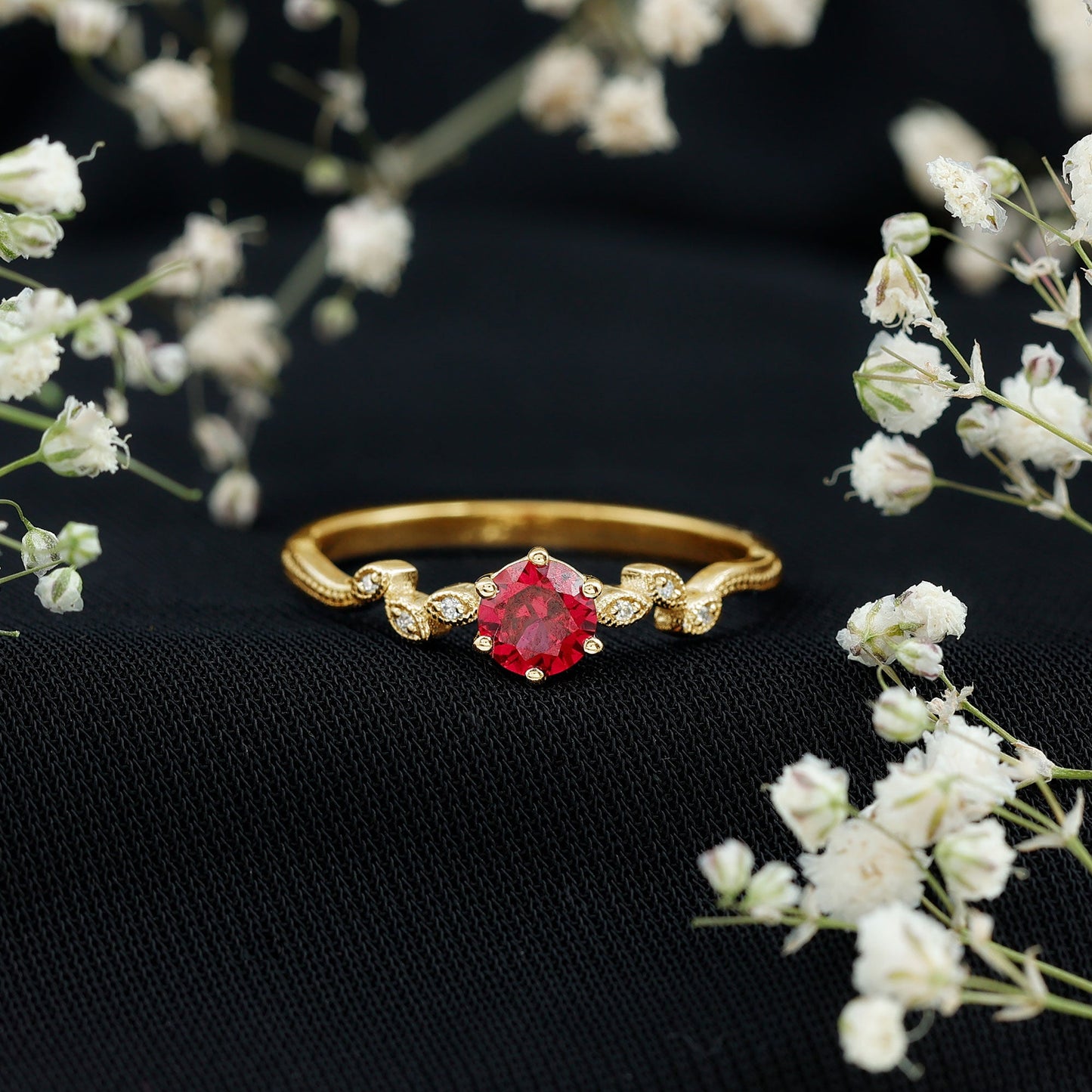 Anillo de promesa de hojas con rubí y diamante creados en laboratorio