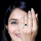 Anillo de Compromiso con Ónix Negro Talla Asscher y Moissanita Baguette