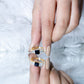 Anillo de Compromiso con Ónix Negro Talla Asscher y Moissanita Baguette