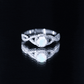 Anillo de compromiso de ópalo etíope natural con diamantes y vástago entrecruzado