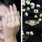 Anillo de compromiso de ópalo etíope natural con diamantes y vástago entrecruzado