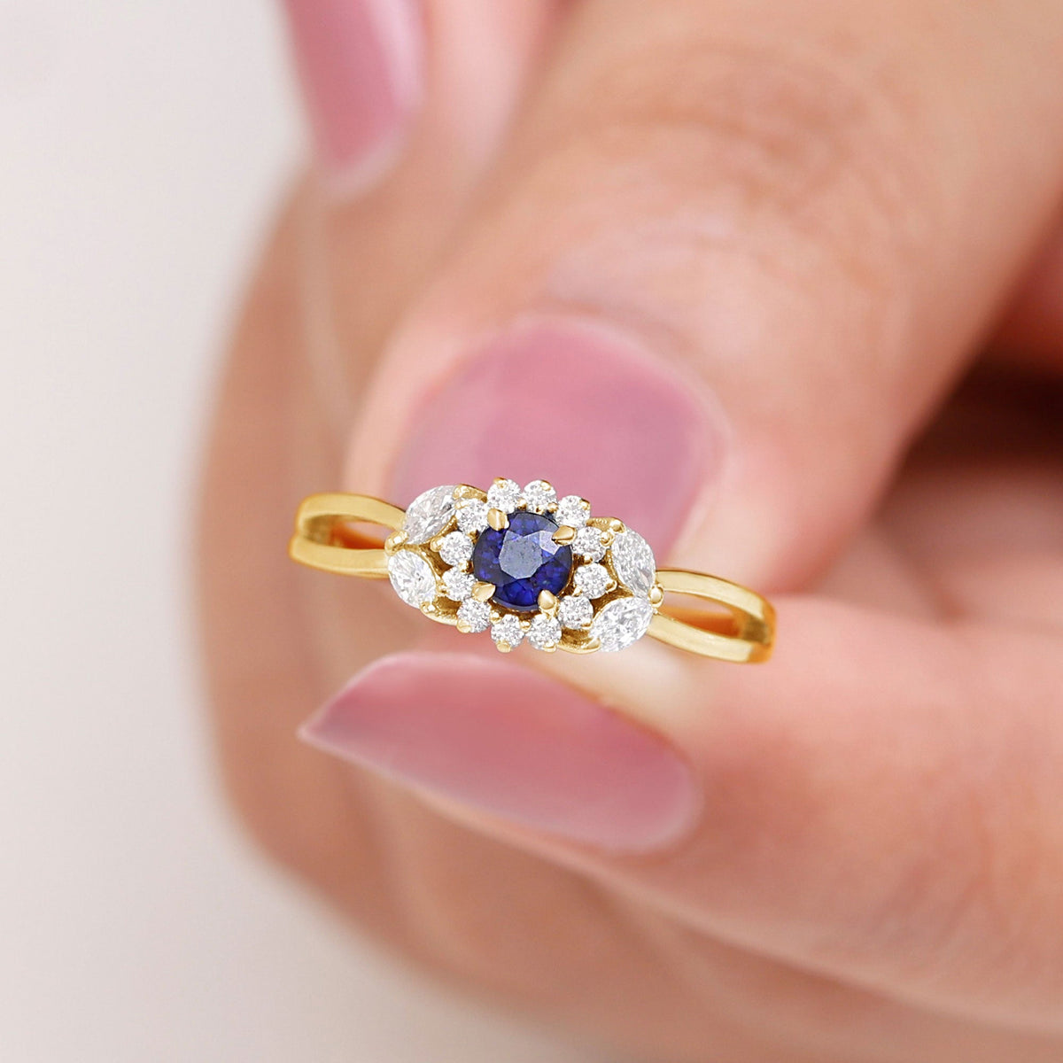 Anillo de compromiso floral de zafiro azul certificado con diamante