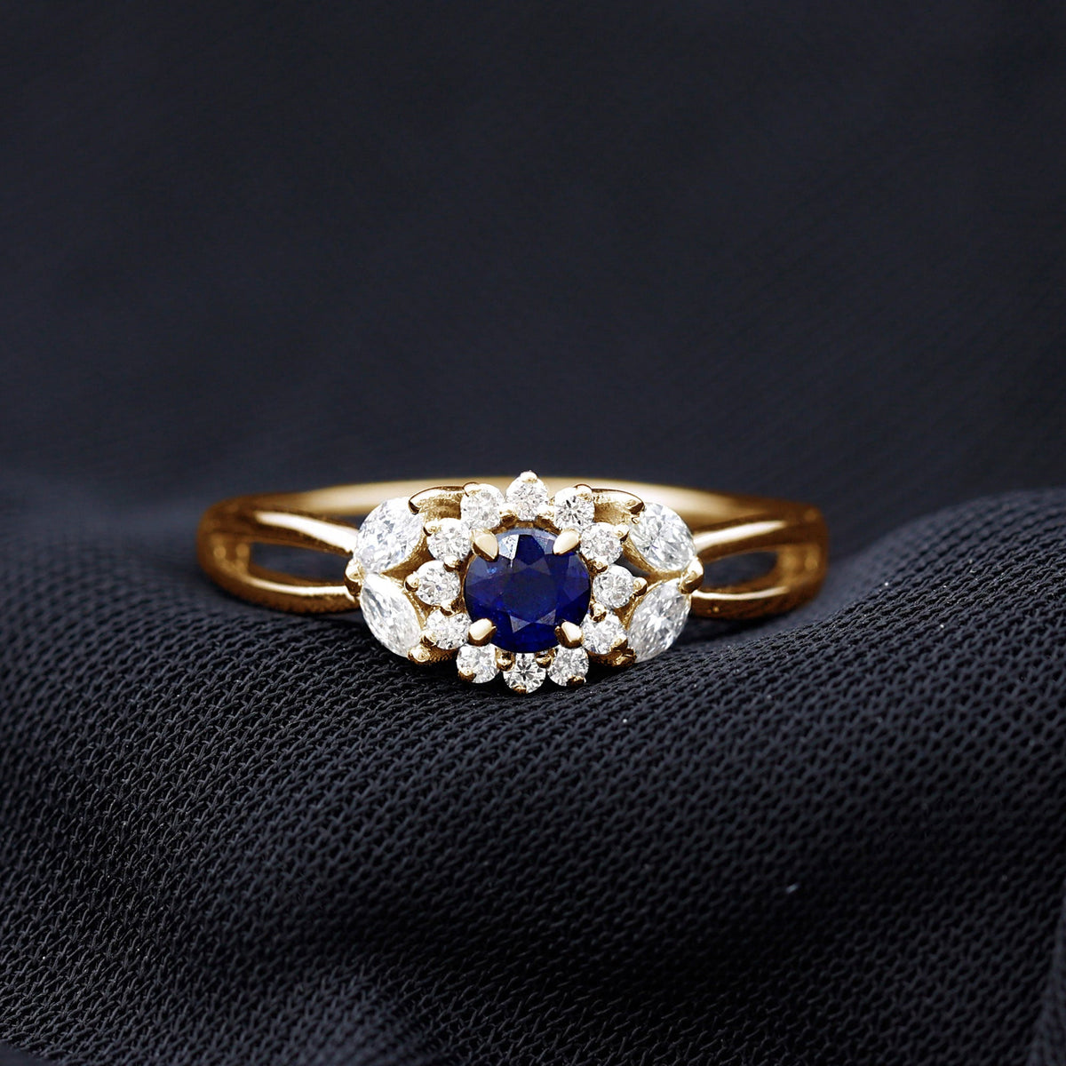 Anillo de compromiso floral de zafiro azul certificado con diamante