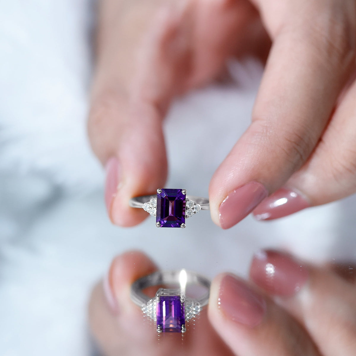 Anillo de compromiso de amatista de 1,4 quilates auténtico de corte esmeralda con trío de diamantes