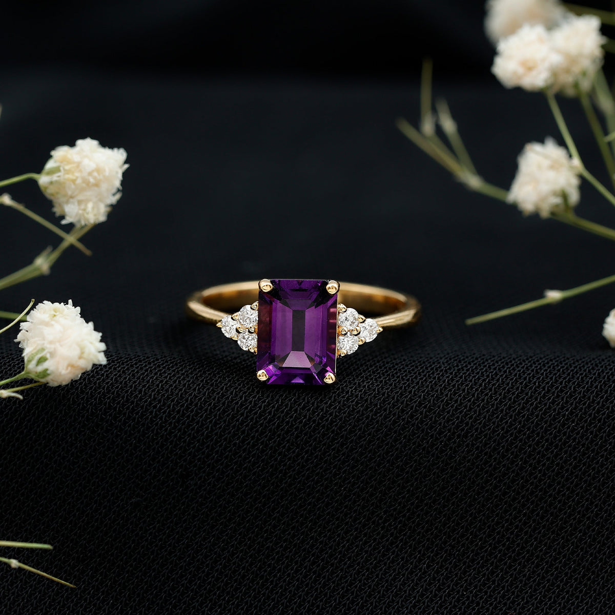 Anillo de compromiso de amatista de 1,4 quilates auténtico de corte esmeralda con trío de diamantes