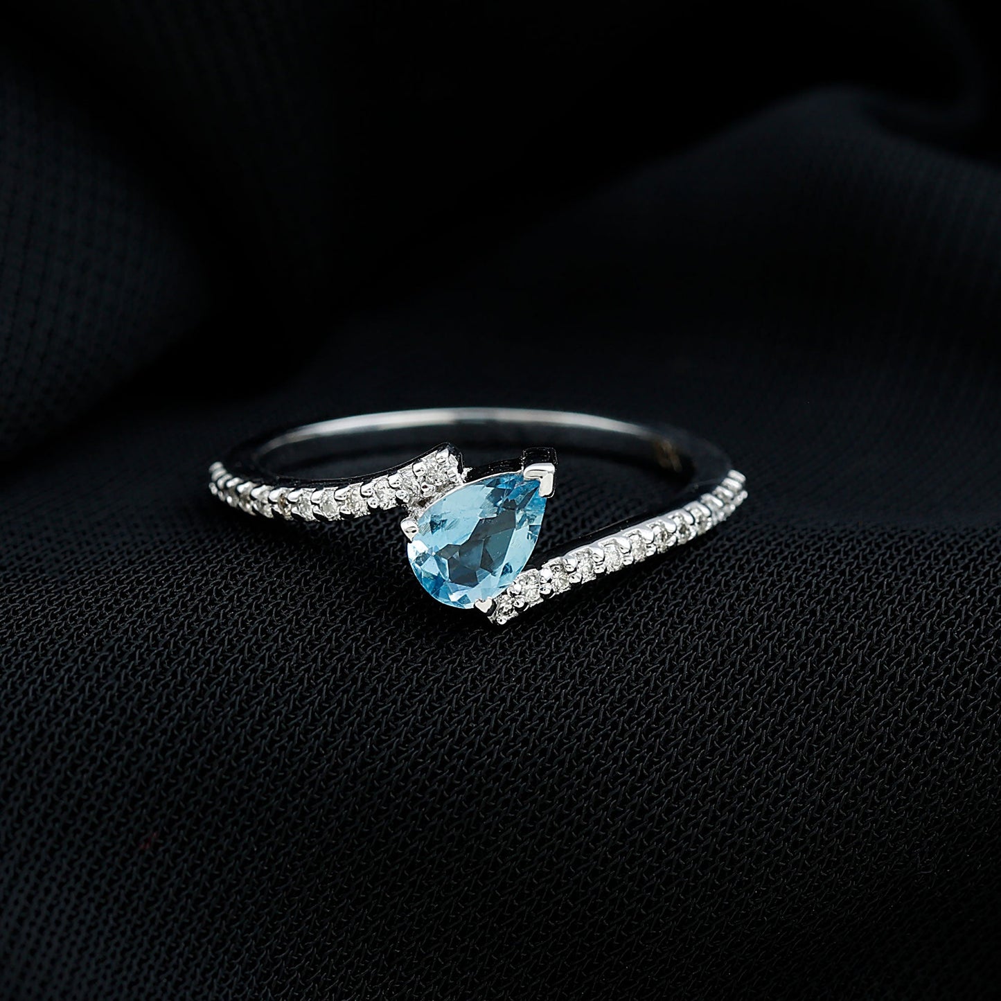 Anillo de promesa de aguamarina auténtica y diamantes con montura tipo bypass