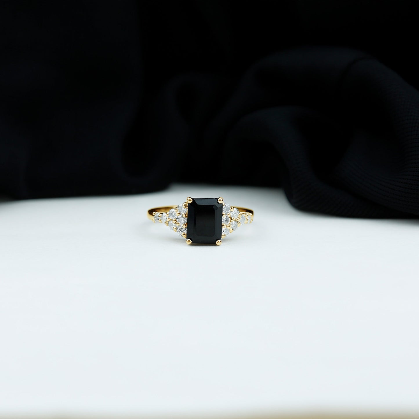 Anillo de compromiso de ónix negro con corte esmeralda de 1,8 quilates con diamantes, certificado