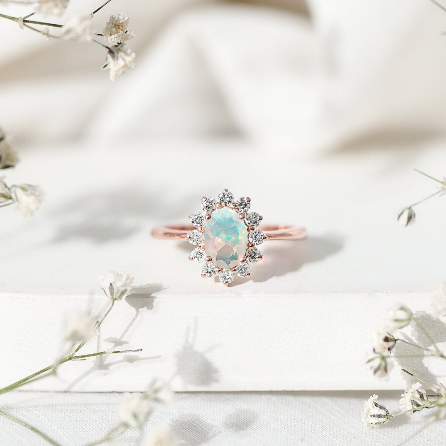 Anillo de compromiso ovalado de ópalo etíope auténtico certificado con halo de diamantes