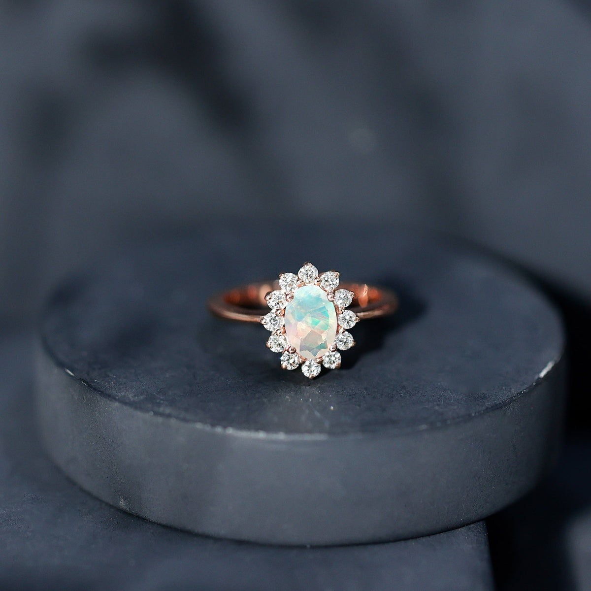 Anillo de compromiso ovalado de ópalo etíope auténtico certificado con halo de diamantes